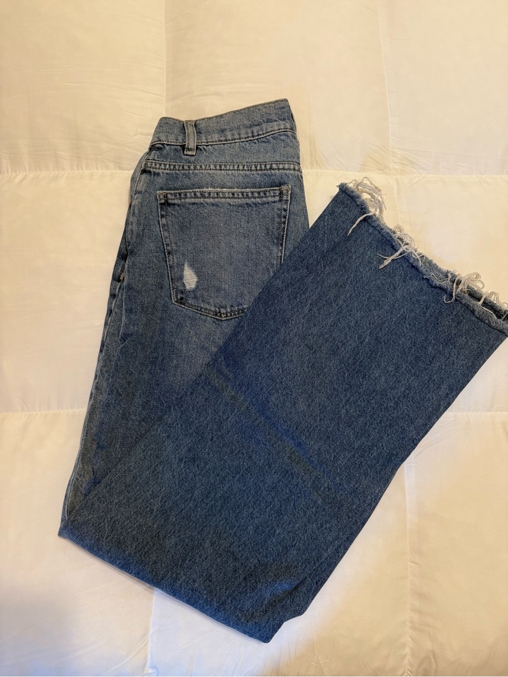 DL1961 Hepburn Wide-Leg Distressed Hem Jeans